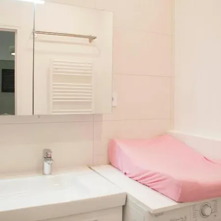 Charming Near Montparnasse Апартаменты Париж