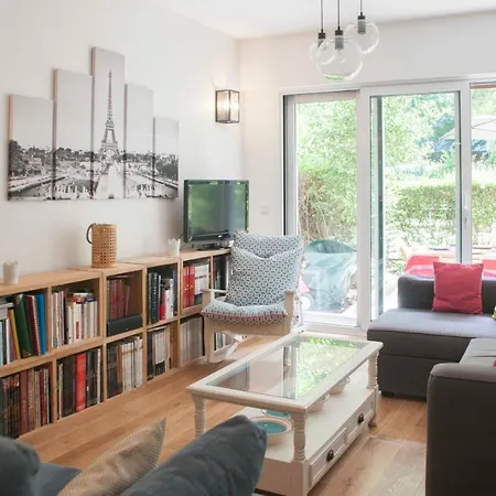 Charming Near Montparnasse Апартаменты Париж